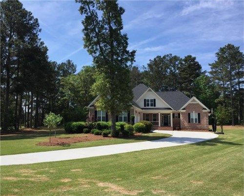 400 Thomas Drive, Loganville, GA 30052