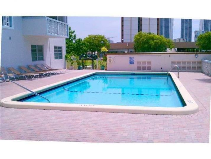 2200 E Hallandale Beach Blv # 706, Hallandale, FL 33009