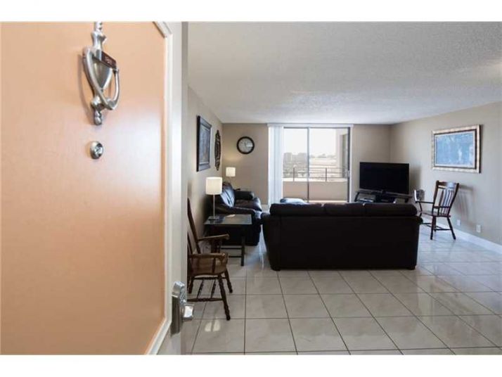 600 Three Islands Blvd # 1811, Hallandale, FL 33009