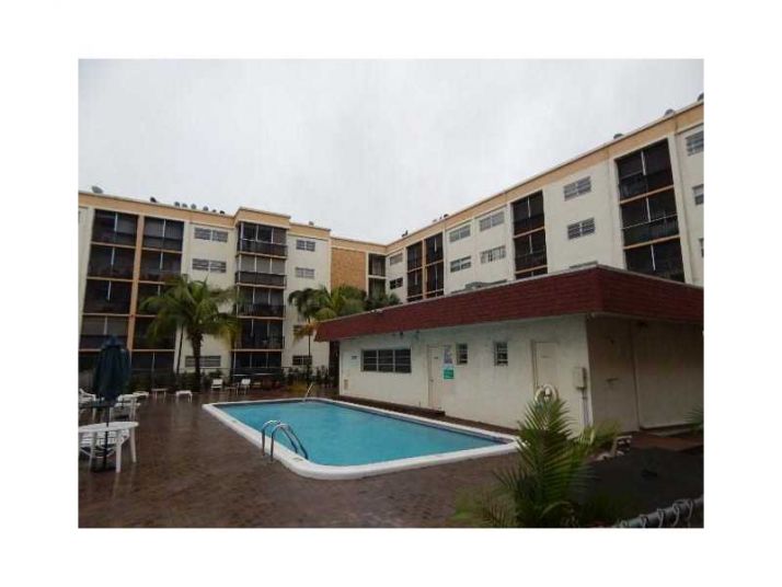 220 SW 9th Ave # 209, Hallandale, FL 33009