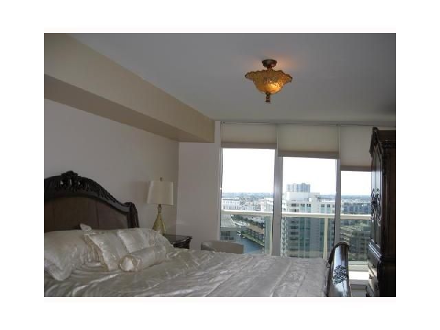 1850 S OCEAN DR # 1906, Hallandale, FL 33009