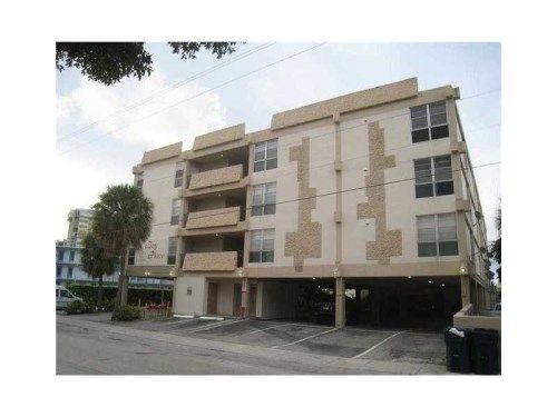 2420 Diana Dr # 404, Hallandale, FL 33009