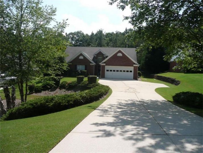 6153 Glen Oak Drive, Flowery Branch, GA 30542