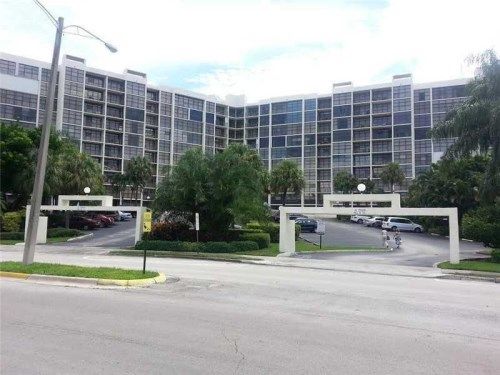 600 Parkview Dr # 203, Hallandale, FL 33009