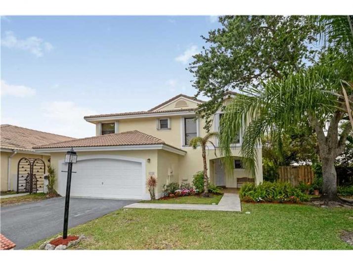 6380 Plymouth Ln, Fort Lauderdale, FL 33331