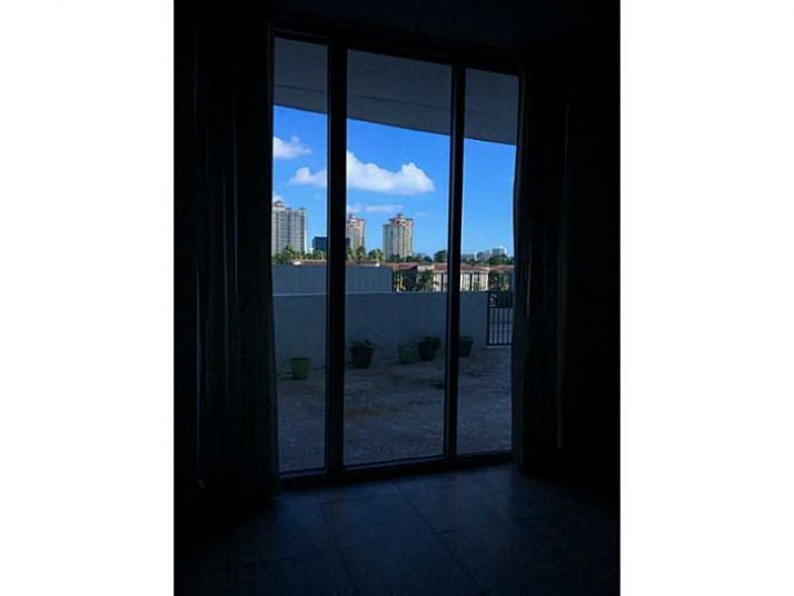 3029 NE 188 ST # 304, Miami, FL 33180