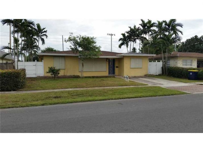 122 NE 2nd Ave, Dania, FL 33004