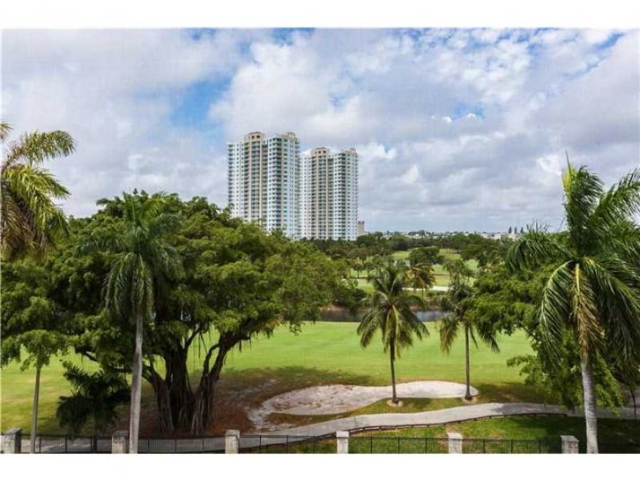 400 Diplomat Pkwy # 407, Hallandale, FL 33009