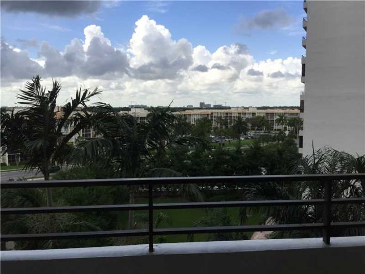 500 Three Islands Blvd # 307, Hallandale, FL 33009