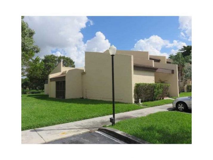 9931 NW 10 ST # 20, Hollywood, FL 33024