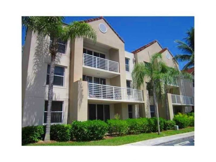 2731 Ocean Club Blvd # 105, Hollywood, FL 33019