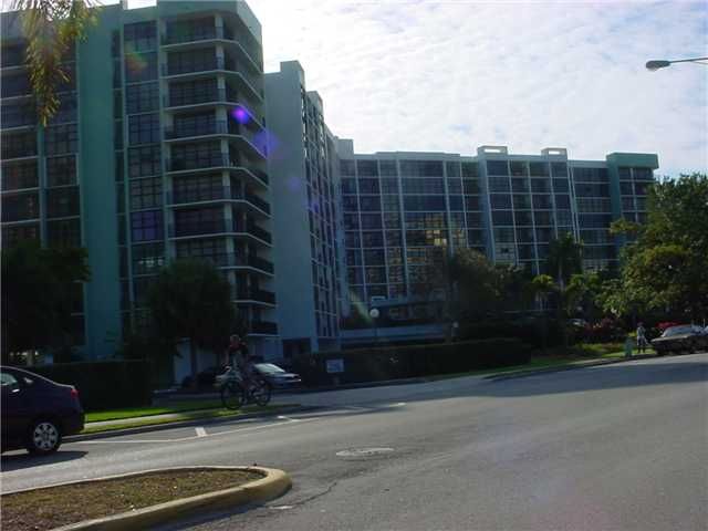 400 Leslie Dr # 405, Hallandale, FL 33009