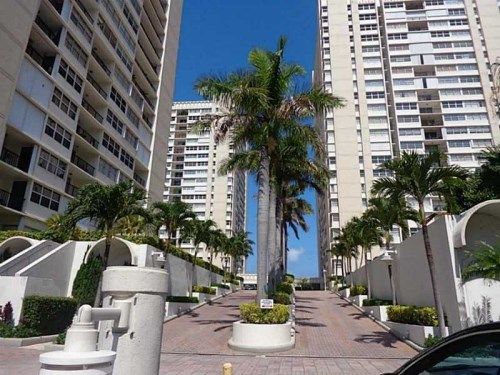 1880 S Ocean Dr # PH6, Hallandale, FL 33009