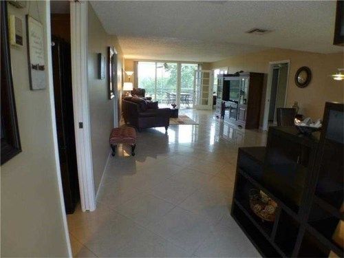 565 Oaks Ln # 311, Pompano Beach, FL 33069