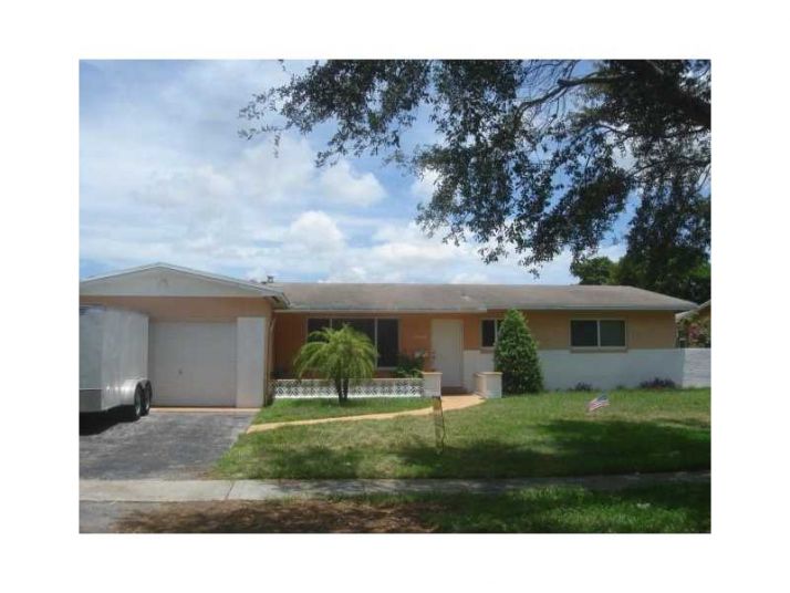 8481 NW 17th ct, Hollywood, FL 33024