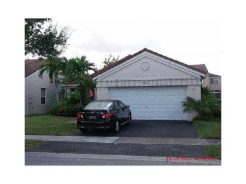 833 Falling Water Rd, Fort Lauderdale, FL 33326