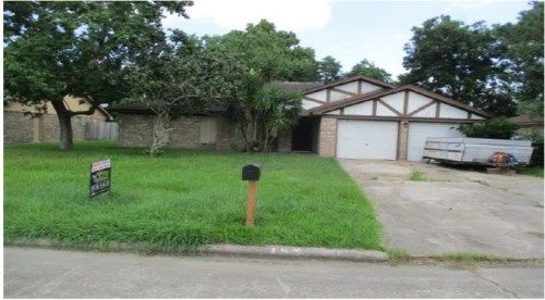 153 Bastrop St, Angleton, TX 77515