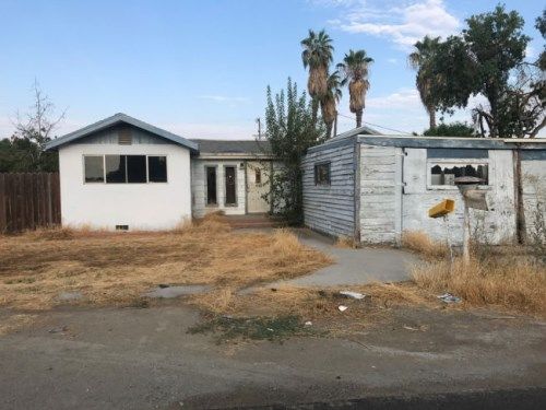 1255 Fitzgerald Ln, Hanford, CA 93230