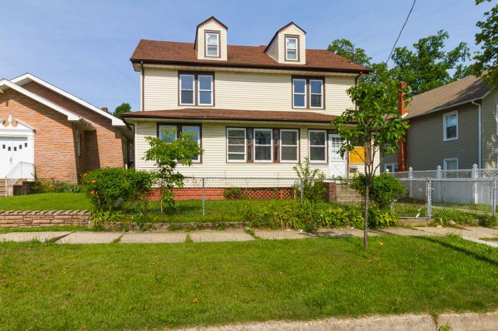 318 N 8th St, Vineland, NJ 08360