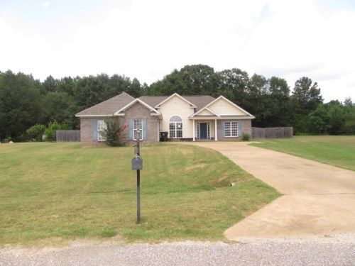 42 Natchez Trace Loop, Tallassee, AL 36078