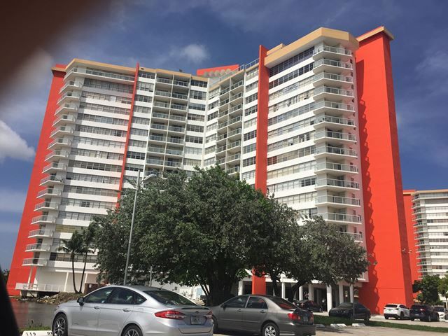 1301 Ne Miami Gardnes Dr Unit 1522-W, Miami, FL 33179