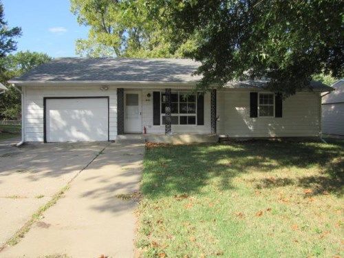 3125 SW Grand Ct, Topeka, KS 66614