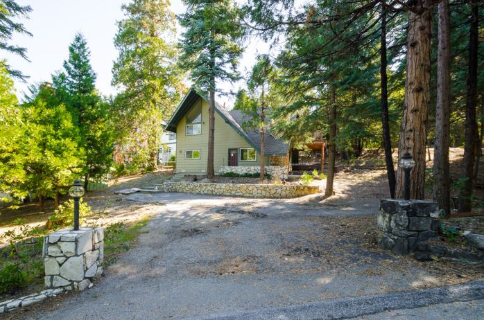 220 Grass Valley Rd, Lake Arrowhead, CA 92352