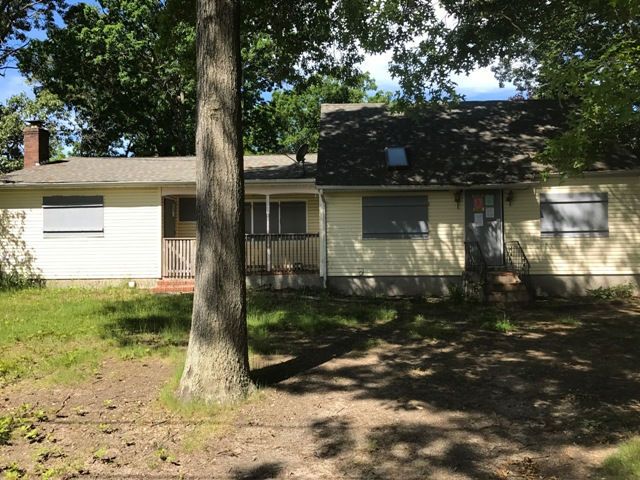 4 Terry Dr, Mastic, NY 11950