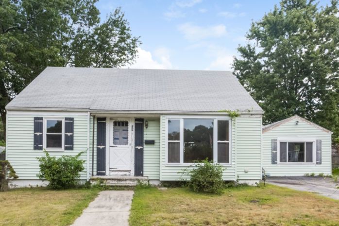 77 Strawberry Field Rd, Warwick, RI 02886