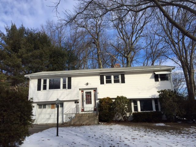 4 Venus Dr, Worcester, MA 01605