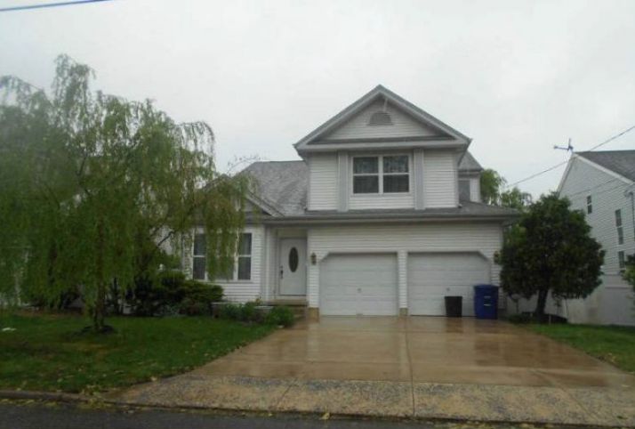 237 Progress St, Riverside, NJ 08075