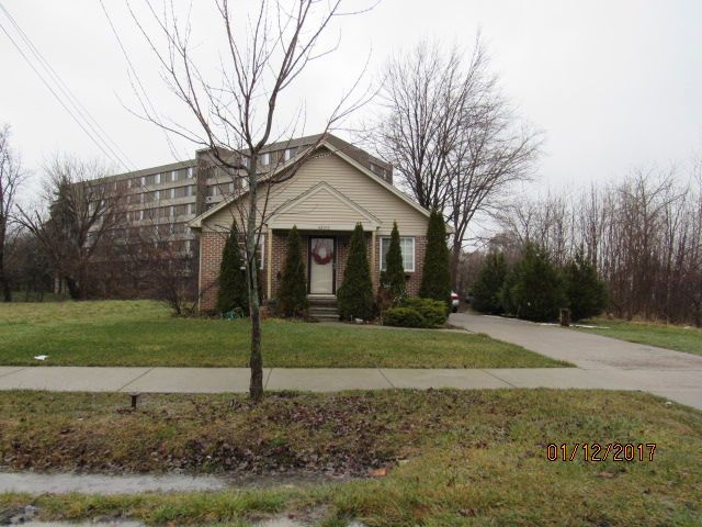 42597 Walnut St, Clinton Township, MI 48036