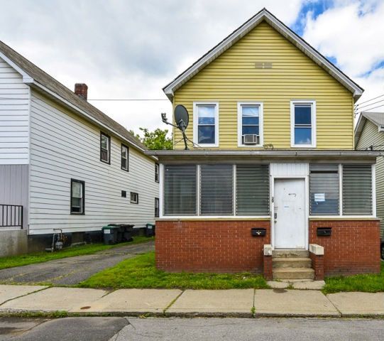 29 Greenwood Ave, Mechanicville, NY 12118