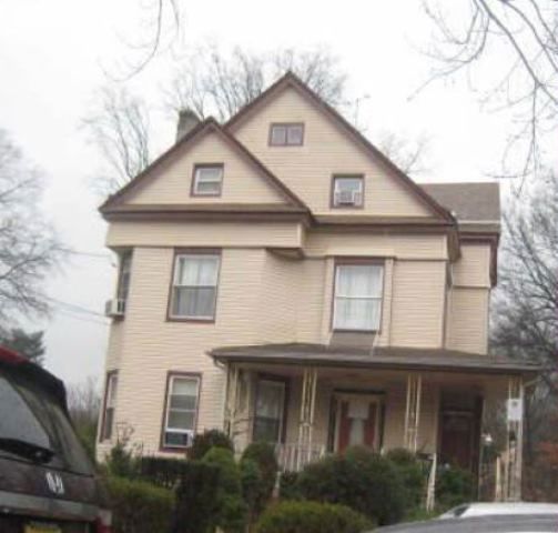 314 Chestnut St, Roselle, NJ 07203