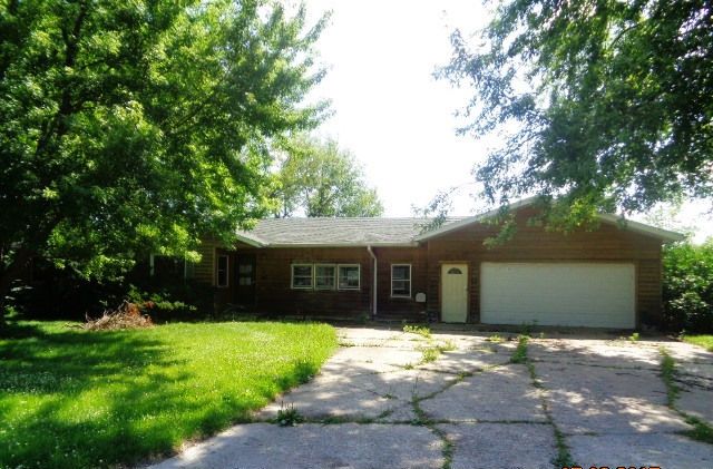 112 Sandy Dr, Cissna Park, IL 60924