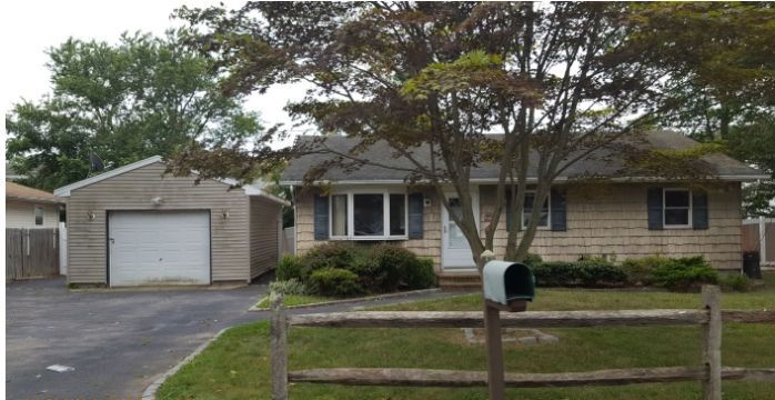 32 Lafayette Dr, Shirley, NY 11967