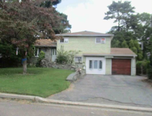 119 East Dr, Massapequa, NY 11758