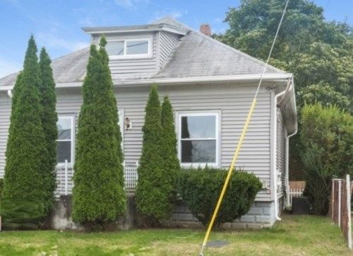 39 Gould St, Pawtucket, RI 02861