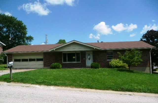 802 Clarence Dr, Saint Charles, MO 63301