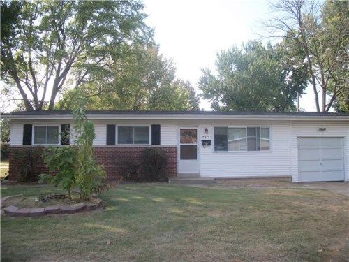 2315 Flight Dr, Florissant, MO 63031