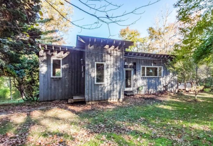 10 Slaughterhouse Rd, New Preston Marble Dale, CT 06777