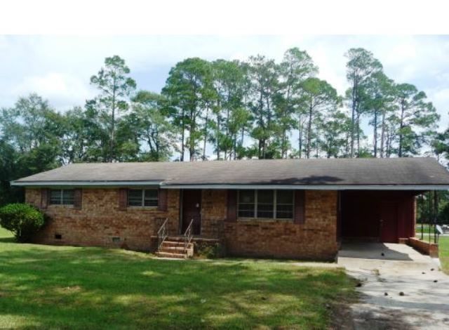 35 Carey Dr, Hazlehurst, GA 31539