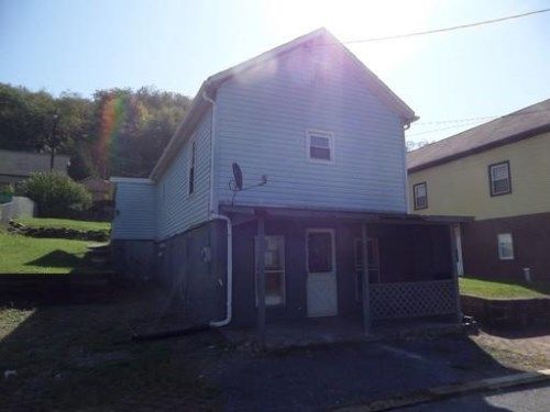 8 Hazel St, Johnstown, PA 15909