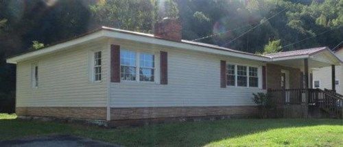 83 WOODLAND DR, Belfry, KY 41514