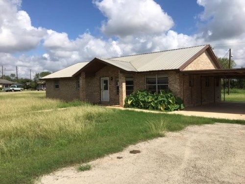 284 County Road 1112, Pearsall, TX 78061