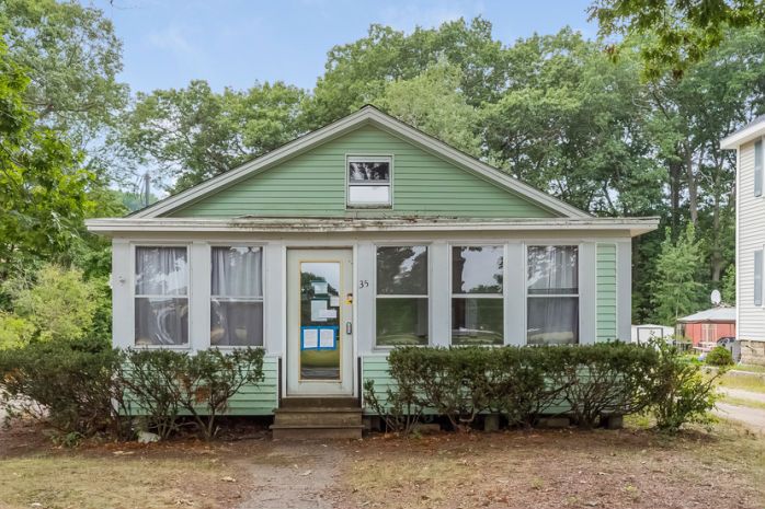 35 Highland St, Amesbury, MA 01913