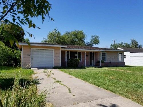 816 E Warren Ave, Kingsville, TX 78363