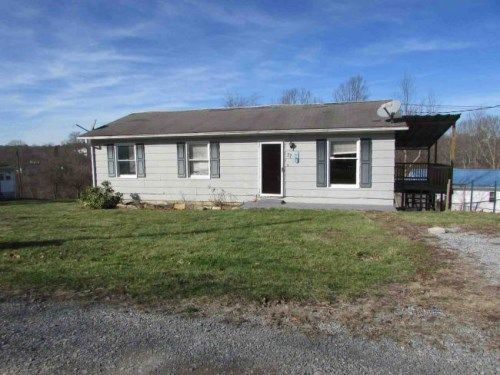 37 Holly St, Hilltop, WV 25855