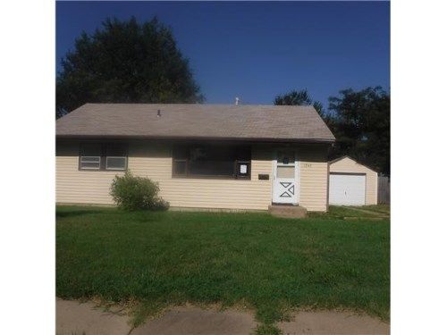 1743 Green Acres St, Wichita, KS 67218