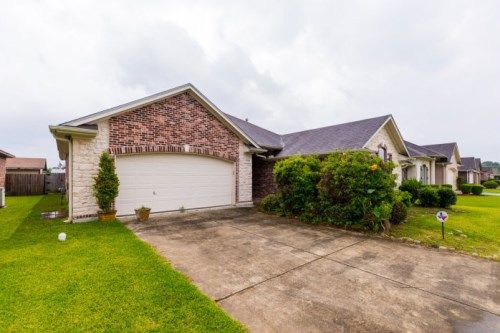 5740 Lori Ln, Beaumont, TX 77713